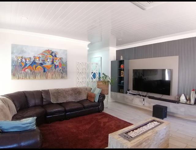 6 BEDROOM FREESTANDING FOR SALE IN WILKOPPIES